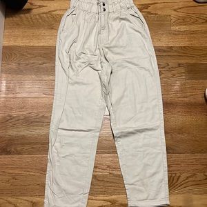 Beige H&M cargo pants. Size 6 with an elastic waistband in good condition